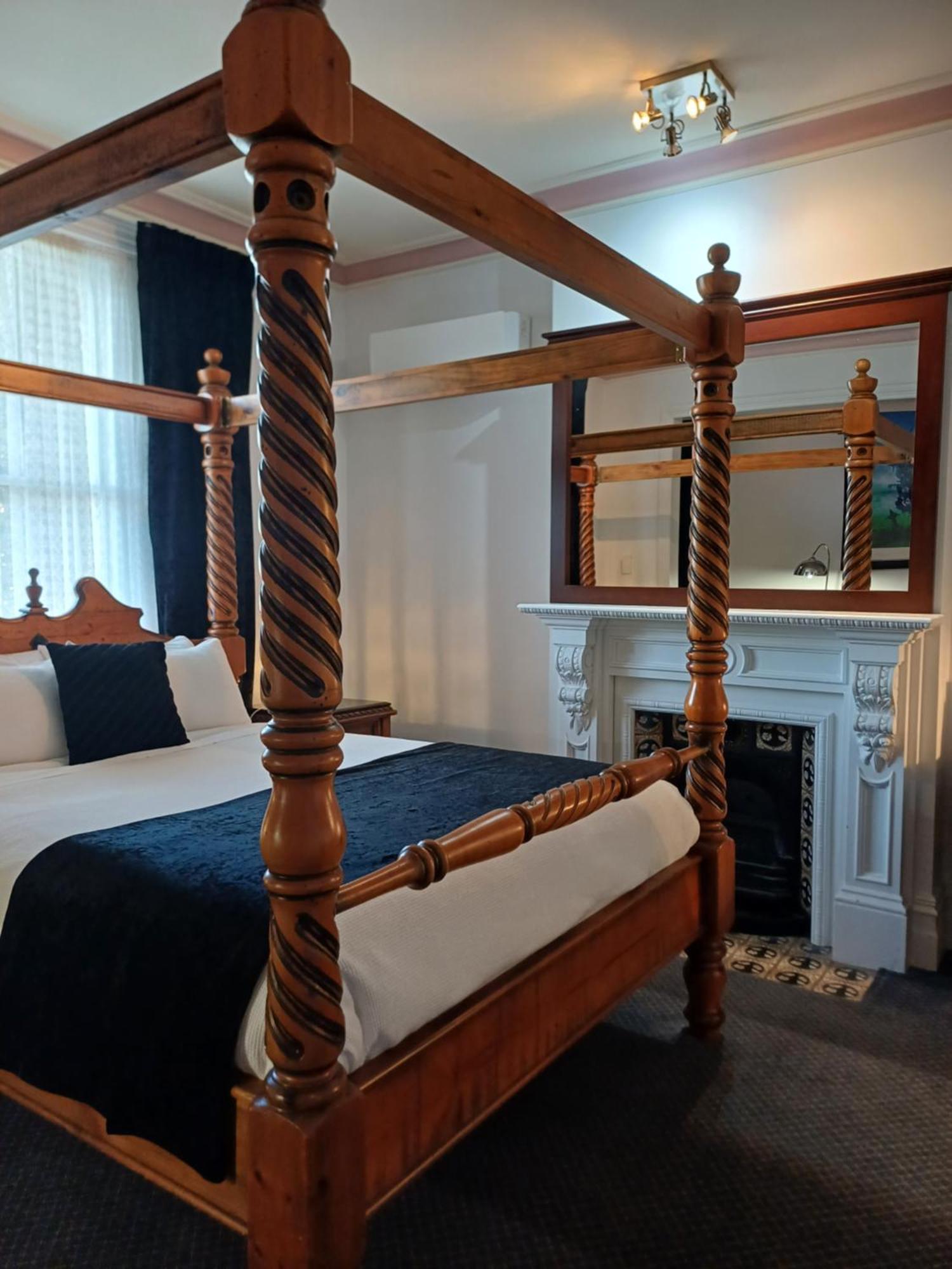 Art Hotel On York Launceston Bagian luar foto