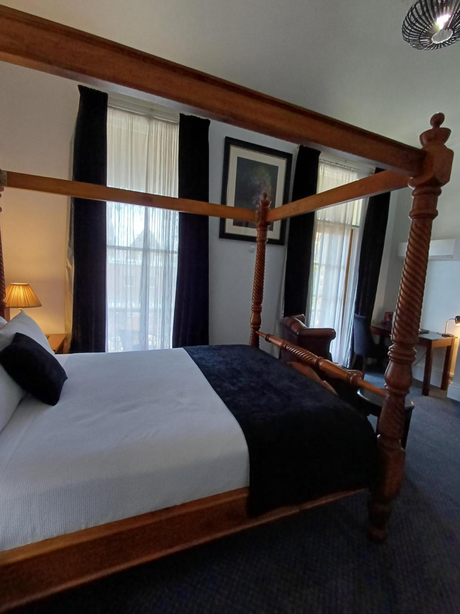 Art Hotel On York Launceston Bagian luar foto