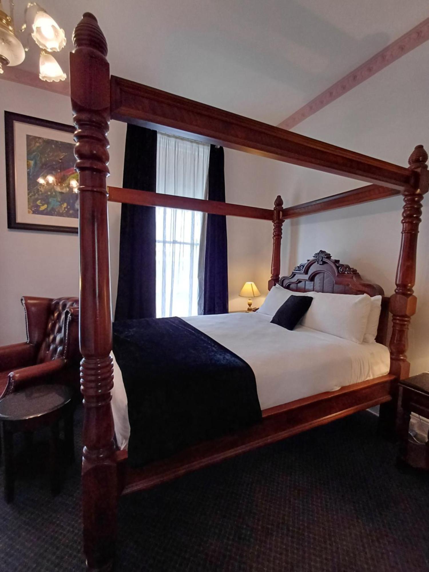 Art Hotel On York Launceston Bagian luar foto