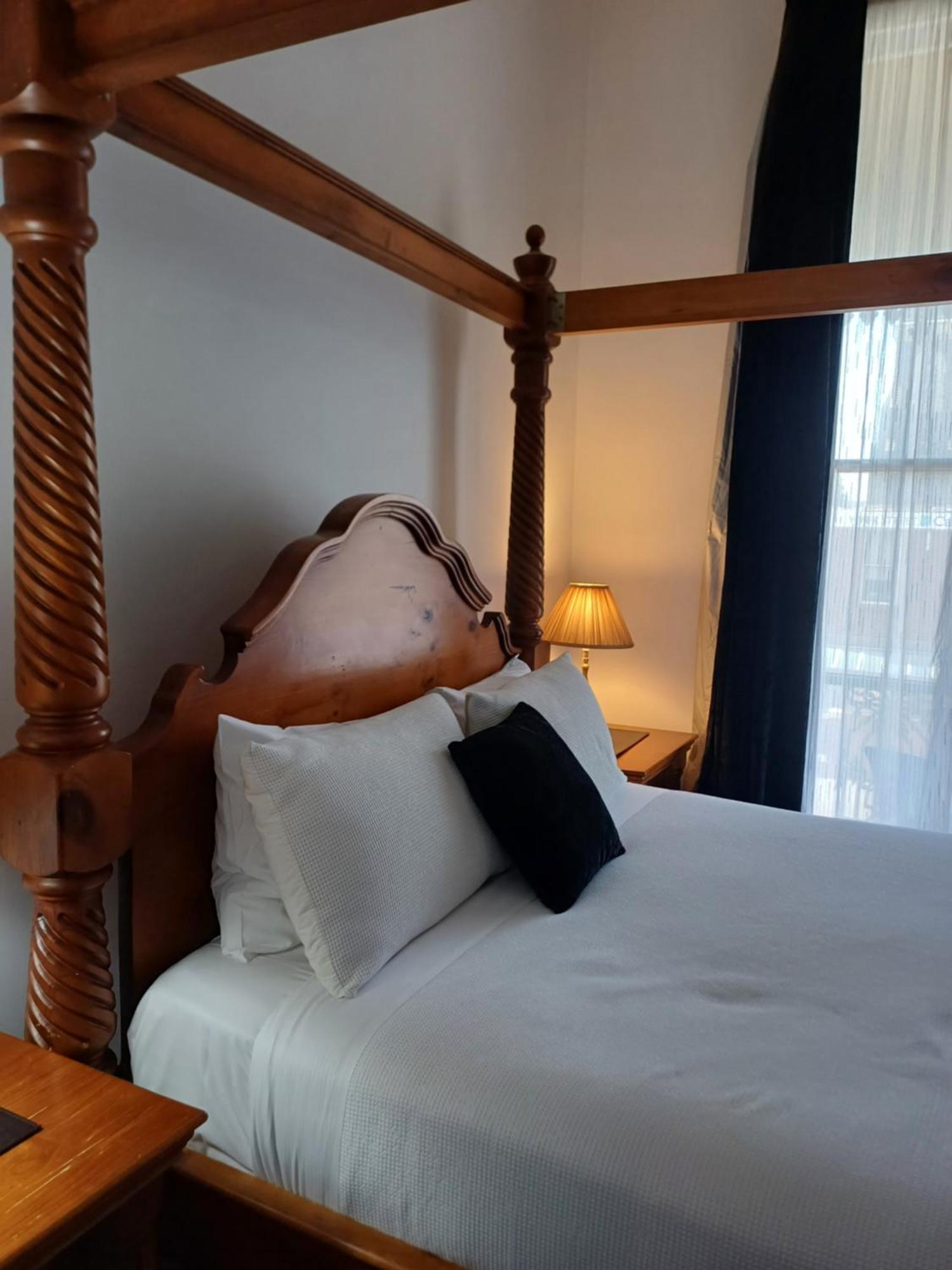 Art Hotel On York Launceston Bagian luar foto