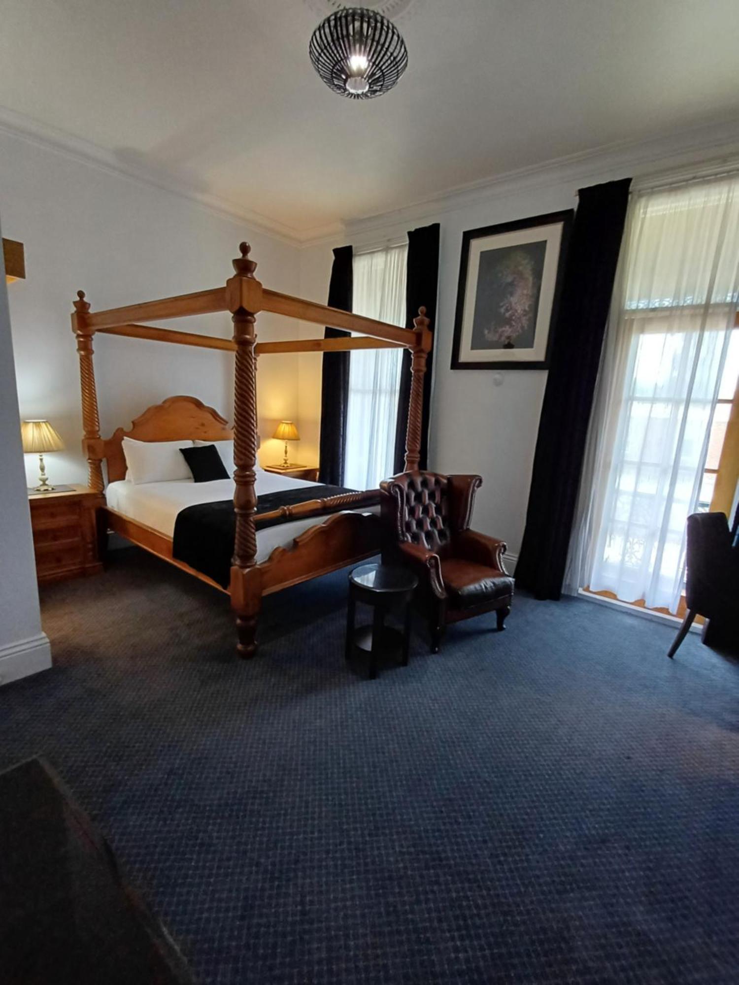 Art Hotel On York Launceston Bagian luar foto